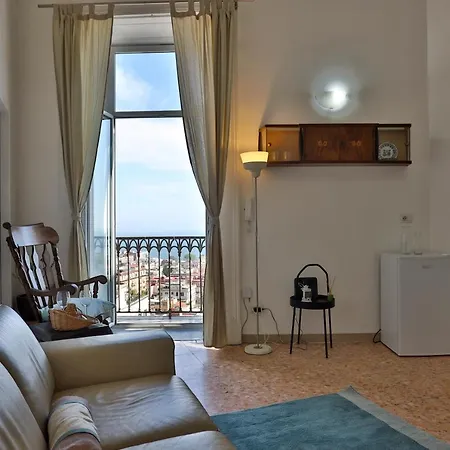 New Start Panoramic Apartment *